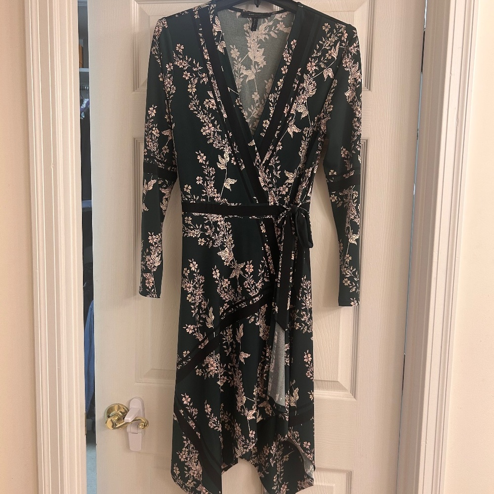 BCBG Maxazria Dress Size M Green White Pink Isabella Asymmetrical Floral Wrap